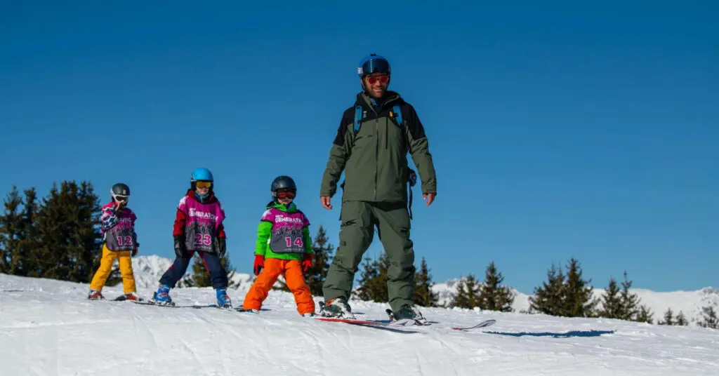 Childrens group ski lesson scaled 1